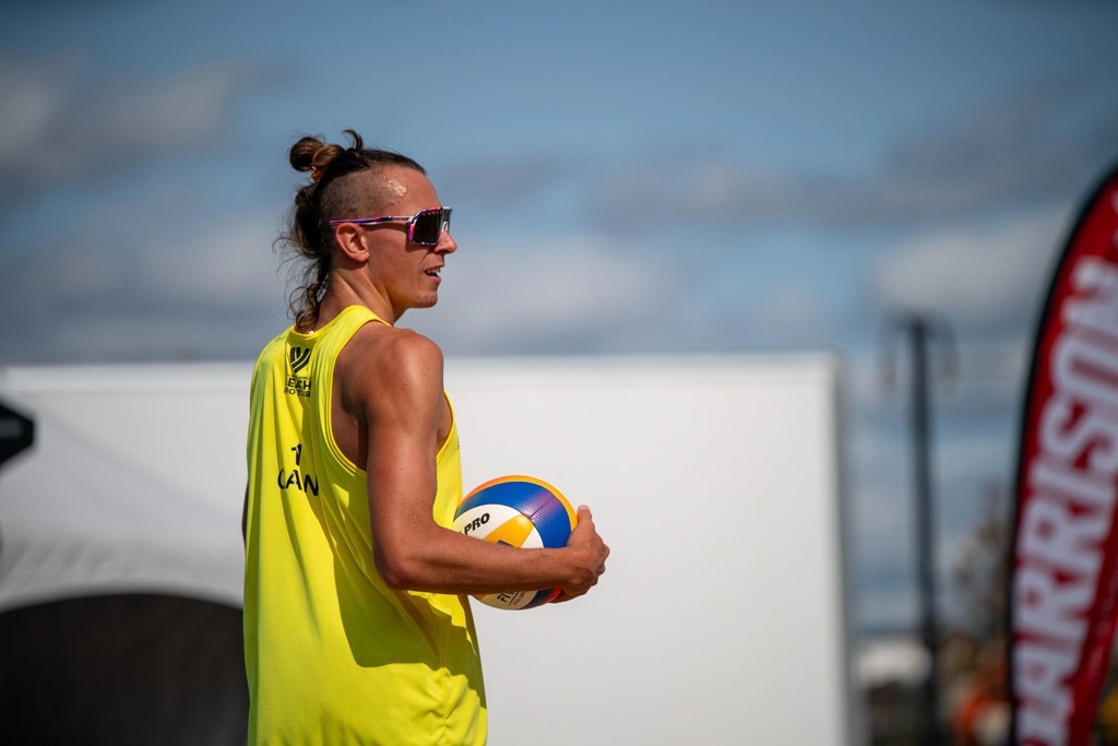 Adam Thompson coaching on the court